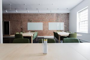 七彩课堂物理课件PPT内页截图，展示电路图与实验步骤说明，图示清晰标注规范